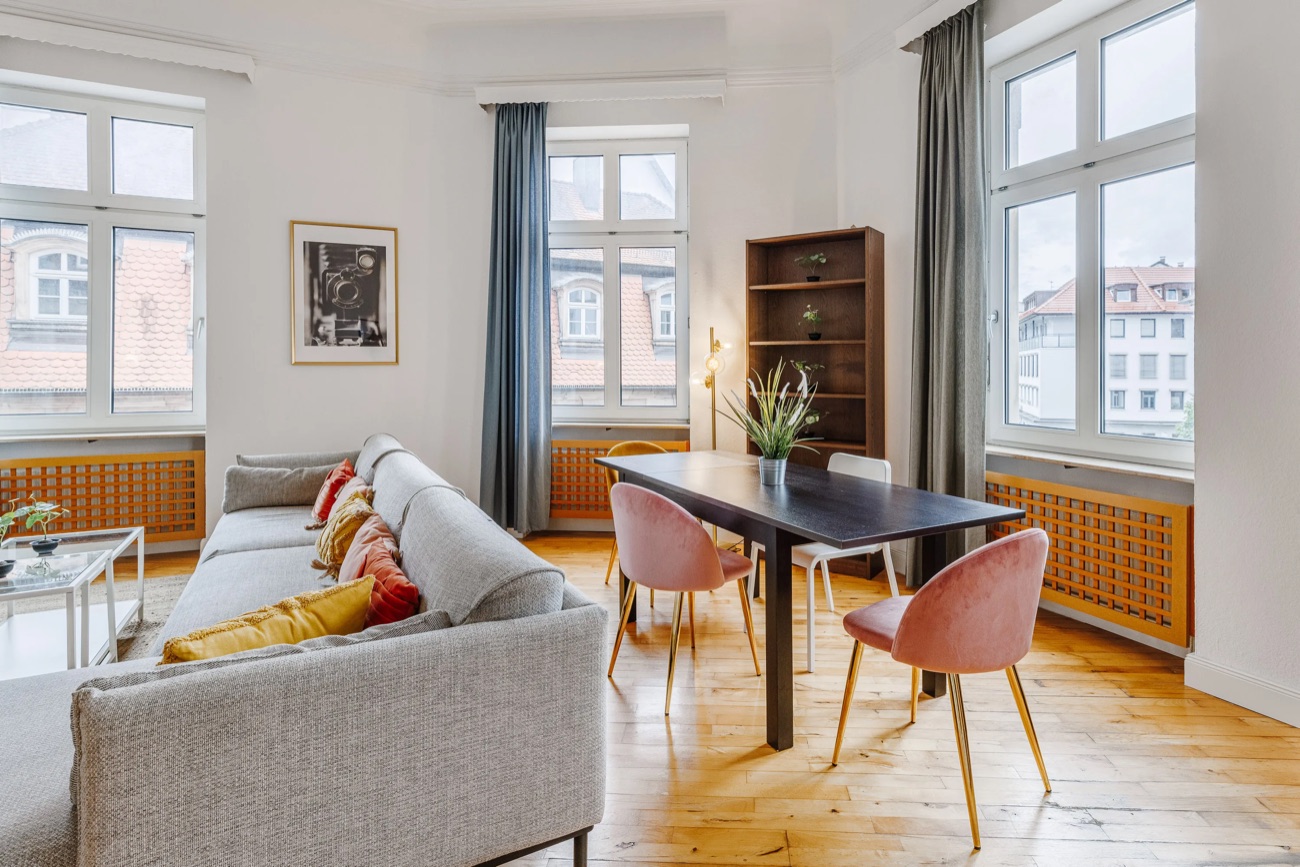 Helle Wohnung mit Essbereich in einer Nova-Unterkunft